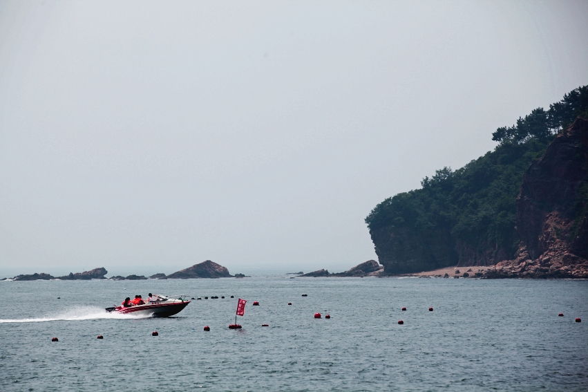 夏日的大连棒棰岛海边