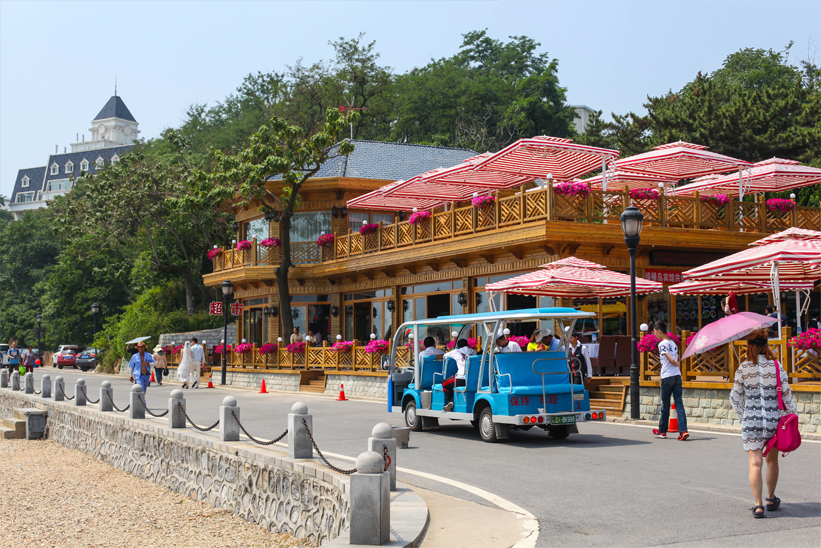 夏日的大连棒棰岛海边